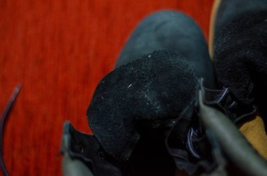 Eski, yırtık pırtık Mavi Çizmeler, Eski, Kirli