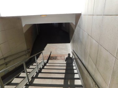 Gölgeler. Yeraltı geçidi. Moskova.