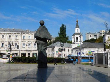 Moskova sokakları. N.K.Krupskaya Anıtı.