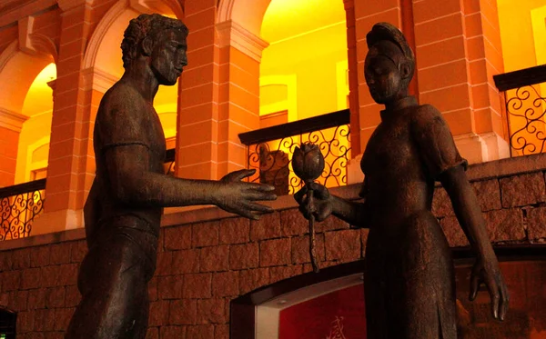 Macao 'da romantik aşıklar heykeli