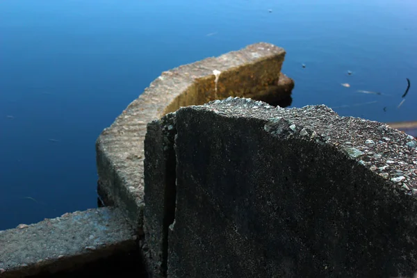 水の中の岩 — ストック写真