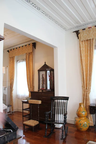 Macao, Çin - 09 / 18 / 2010: Taipa Ev Müzesi 'nde Macau sömürge dönemi eserleri sergileniyor