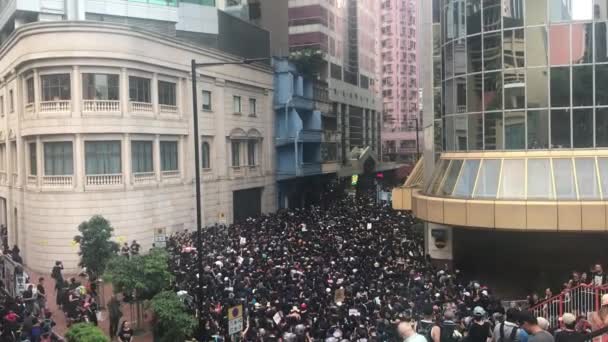 Causeway Bay, Hong Kong - 16 / 06 / 2019: Due milioni di manifestanti in strada a Hong Kong contro la legge sull'estradizione — Video Stock