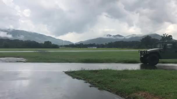 Yuen Long, Hong Kong - 29-06-2019: Open dag van het Volksbevrijdingsleger Hongkong Garnizoen in Shek Kong Barakken — Stockvideo