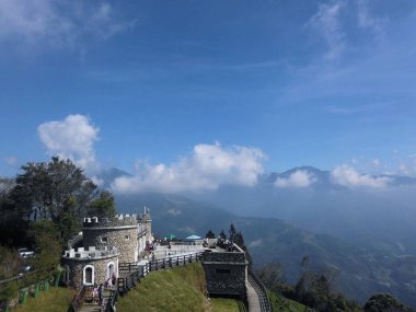 Dağın tepesinden manzara