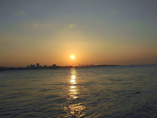 台湾の港に沈む夕日 — ストック写真