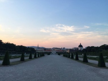 Avusturya, Viyana 'da gün batımında Aşağı Belvedere' nin tepeden görüntüsü