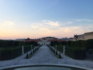 Avusturya, Viyana 'da gün batımında Aşağı Belvedere