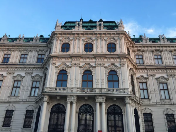 Historická Budova Barokní Paláce Horní Belvedere Při Západu Slunce Vídni — Stock fotografie
