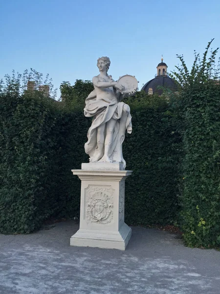 Estátua Uma Pessoa Belvedere Garden Vienna Áustria — Fotografia de Stock