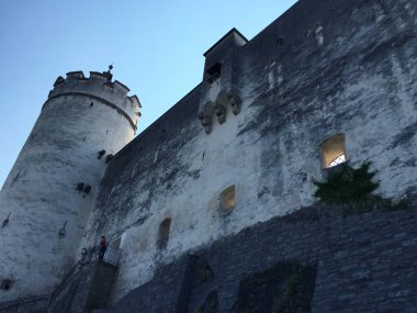 Avrupa 'nın en büyük kalesi olan Salzburg Avusturya' daki Hohensalzburg Kalesi 'nin manzarası