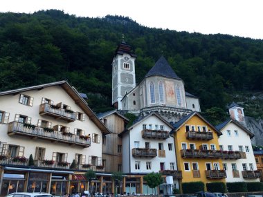 Yukarı Avusturya 'daki Hallstatt kasabasının manzarası