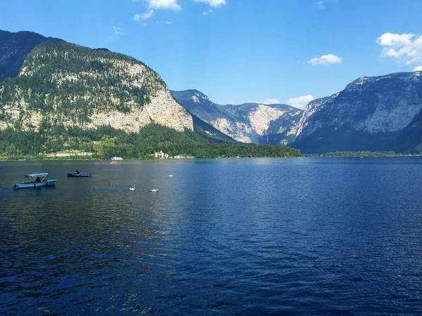 Landscape Lake Mountains Blue Sky Sunny Day Hallstatt Upper Austria — Stock Photo, Image