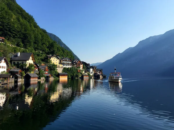 Vista Della Città Con Collina Vicino Lago Hallstatt Alta Austria — Foto Stock