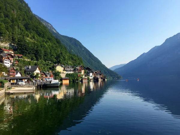 Vista Ciudad Con Colina Cerca Del Lago Hallstatt Alta Austria — Foto de Stock