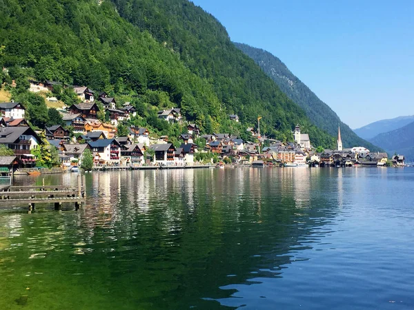 Vista Cidade Com Colina Perto Lago Hallstatt Alta Áustria — Fotografia de Stock