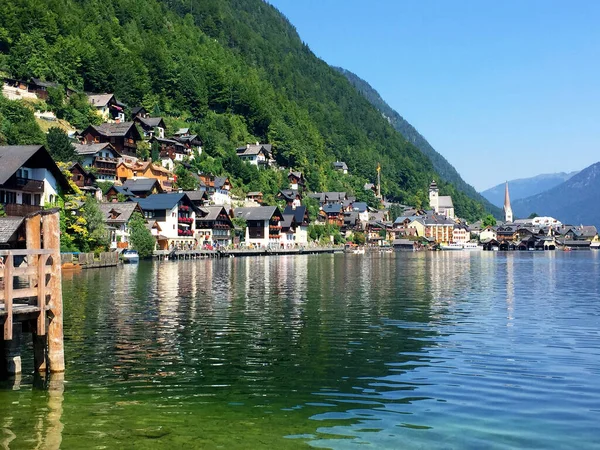 Vista Ciudad Con Colina Cerca Del Lago Hallstatt Alta Austria — Foto de Stock