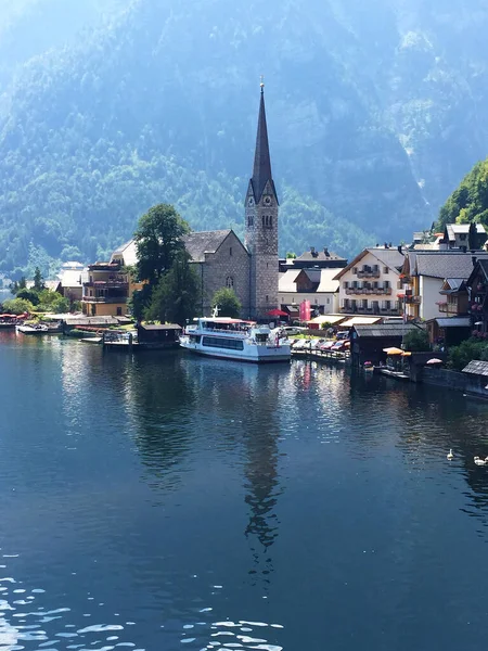 Hallstatt Merkezi, Yukarı Avusturya 'daki Hallstatt Sahili yakınlarında.