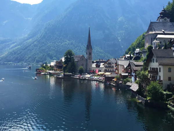 Hallstatt Merkezi, Yukarı Avusturya 'daki Hallstatt Sahili yakınlarında.