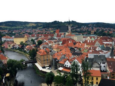 Çek Cumhuriyeti 'ndeki bir tepeden Cesky Krumlov' un manzarası