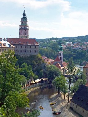 Çek Cumhuriyeti 'ndeki bir tepeden Cesky Krumlov' un manzarası