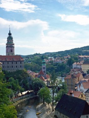 Çek Cumhuriyeti 'ndeki bir tepeden Cesky Krumlov' un manzarası