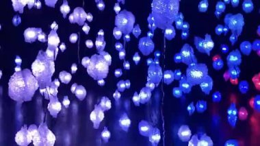 Siyah arkaplanda renkli ışıklandırma dekorasyonu