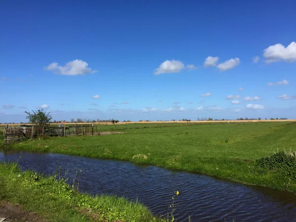 Τοπίο Ποτάμι Και Ουρανό Στο Zaanse Schans Βόρεια Ολλανδία Ολλανδία — Φωτογραφία Αρχείου