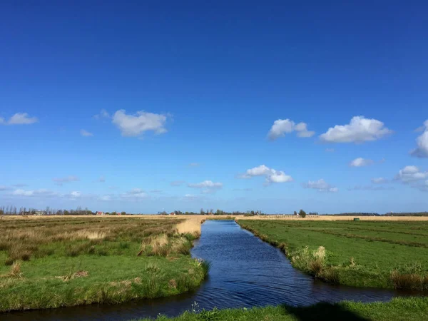 Τοπίο Ποτάμι Και Ουρανό Στο Zaanse Schans Βόρεια Ολλανδία Ολλανδία — Φωτογραφία Αρχείου