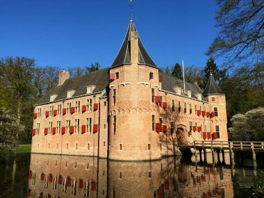 Hollanda Apeldoorn Gelderland Hollanda 'daki Het Loo Sarayı' nın arazisinde eski bir kale.