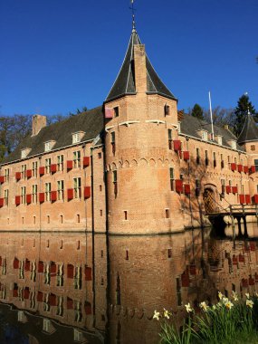 Hollanda Apeldoorn Gelderland Hollanda 'daki Het Loo Sarayı' nın arazisinde eski bir kale.