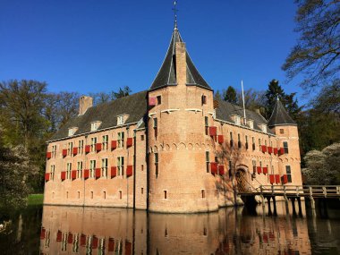 Hollanda Apeldoorn Gelderland Hollanda 'daki Het Loo Sarayı' nın arazisinde eski bir kale.