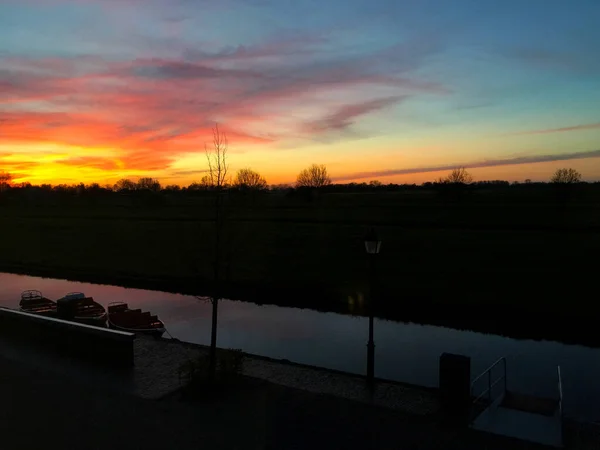 Río Cerca Del Prado Amanecer Pueblo Giethoorn Holanda Países Bajos — Foto de Stock