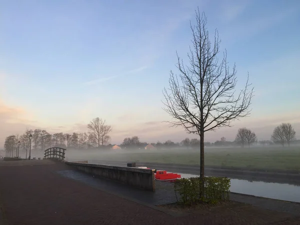 Fluss Nahe Wiese Bei Sonnenaufgang Dorf Giethoorn Holland Niederlande — Stockfoto