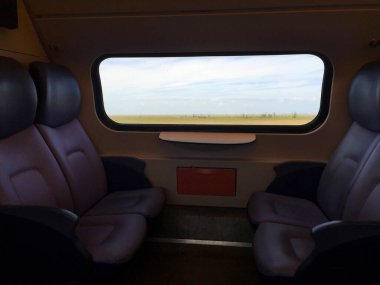 Trenin penceresinden manzara