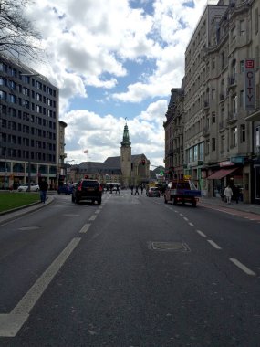 Lüksemburg 'da mavi gökyüzüne karşı sokak manzarası