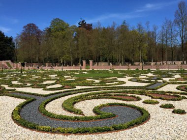 Hollanda Apeldoorn Gelderland Hollanda 'da Hollanda Barok tarzında bir kale olan Het Loo Sarayı' nın bahçesi