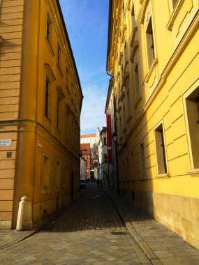 Slovakya 'nın Bratislava şehrinin eski caddesi.