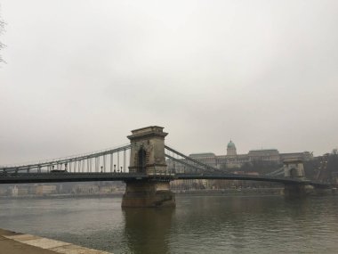 Macaristan, Budabest manzarası. Tuna Nehri üzerindeki meşhur köprü.