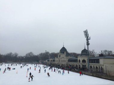 Budapeşte Macaristan 'da buz pateni pisti