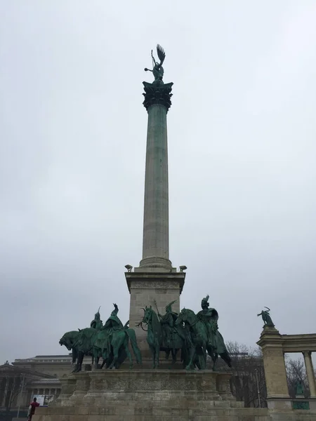 ブダペストの英雄広場ハンガリー — ストック写真