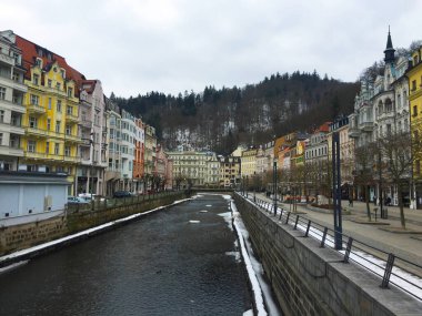 Çek Cumhuriyeti 'nin Karlovy Vary kentindeki evler