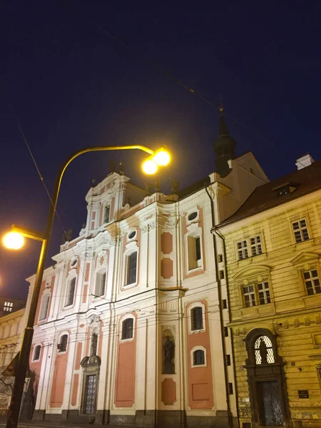 チェコ共和国プラハの旧市街の通り — ストック写真