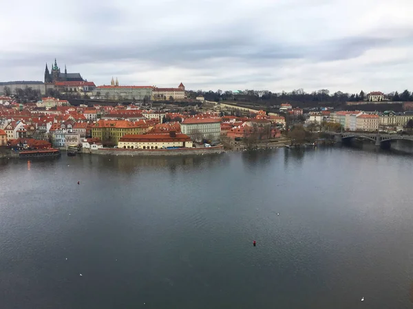 Cityscape Vltava River Karlsbroen Fra Den Gamle Bydel Prag Tjekkiet - Stock-foto