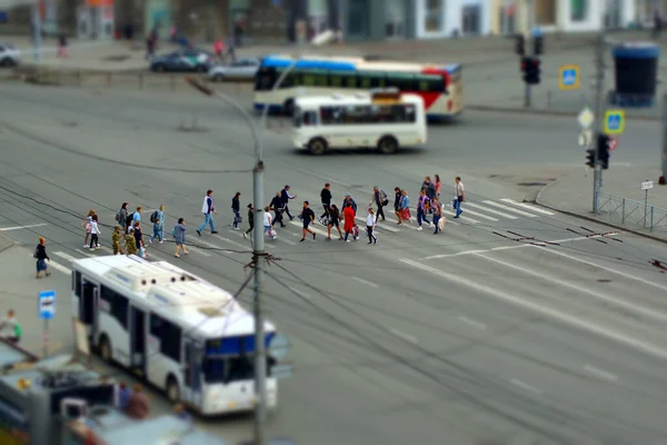 People Cross Road Intersection Tilt Shift — Stock Photo, Image