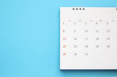 Takvim sayfası mavi arkaplan iş planlama randevu toplantısı kavramını kapat