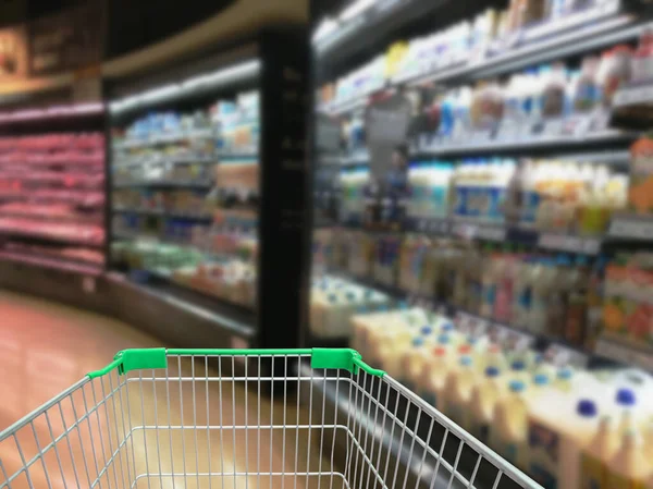 Selección Yogures Leche Soja Leche Los Estantes Supermercado Con Carrito —  Fotos de Stock