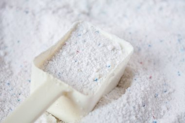 Çamaşır makinesi için deterjan.