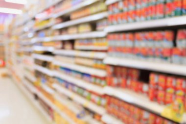 Süpermarketteki konserve ürünleri geçmişi bulanıklaştırıyor