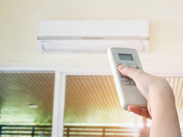 Пульт дистанционного управления, направленный на кондиционер